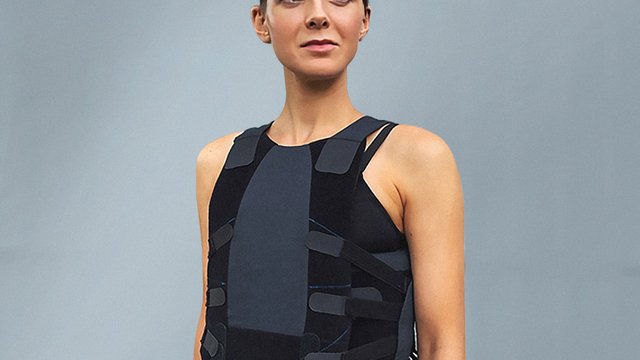 Z myślą o bezpieczeństwie kobiet. Kamizelka balistyczna zaprojektowana w Łodzi podbija świat!