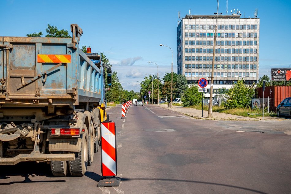 Remont Szparagowej i Wersalskiej wystartował. Dwie ulice na Teofilowie zyskają nowy asfalt i chodniki