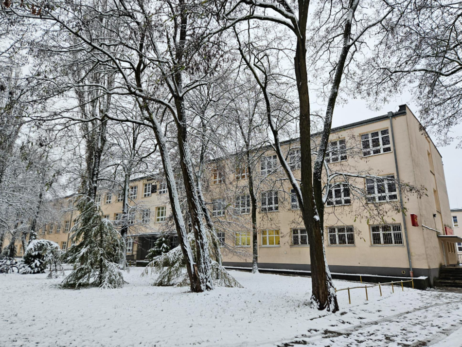 Łódź. Technikum nr 17 (ZST-I im. J. Nowaka-Jeziorańskiego) w Łodzi