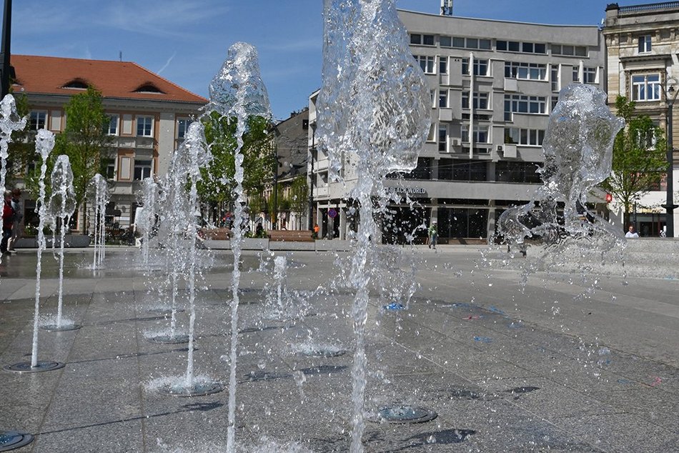 Kolejne zdroje uliczne w Łodzi. Najnowsze stanęły przy pasażu Schillera