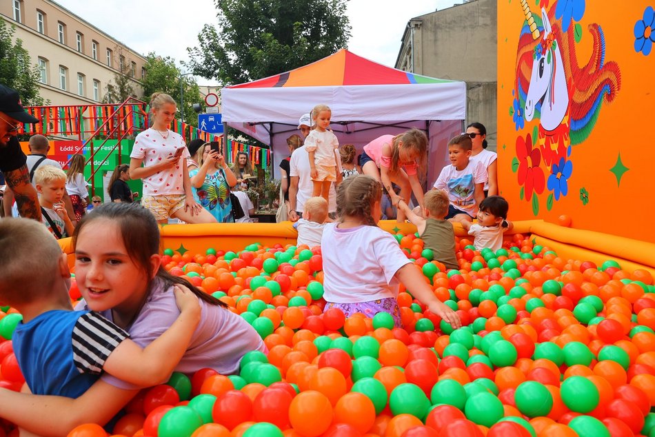 Megazabawa w strefie mBanku z okazji 602. Urodzin Łodzi. Pasaż Schillera zaprasza