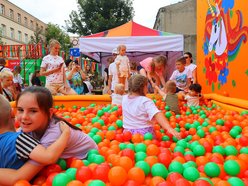 Megazabawa w strefie mBanku z okazji 602. Urodzin Łodzi. Pasaż Schillera zaprasza