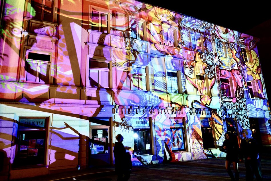 Wielkie słońce oświetla plac Wolności! Niezwykła atrakcja na Light Move Festival 2025 Łódź