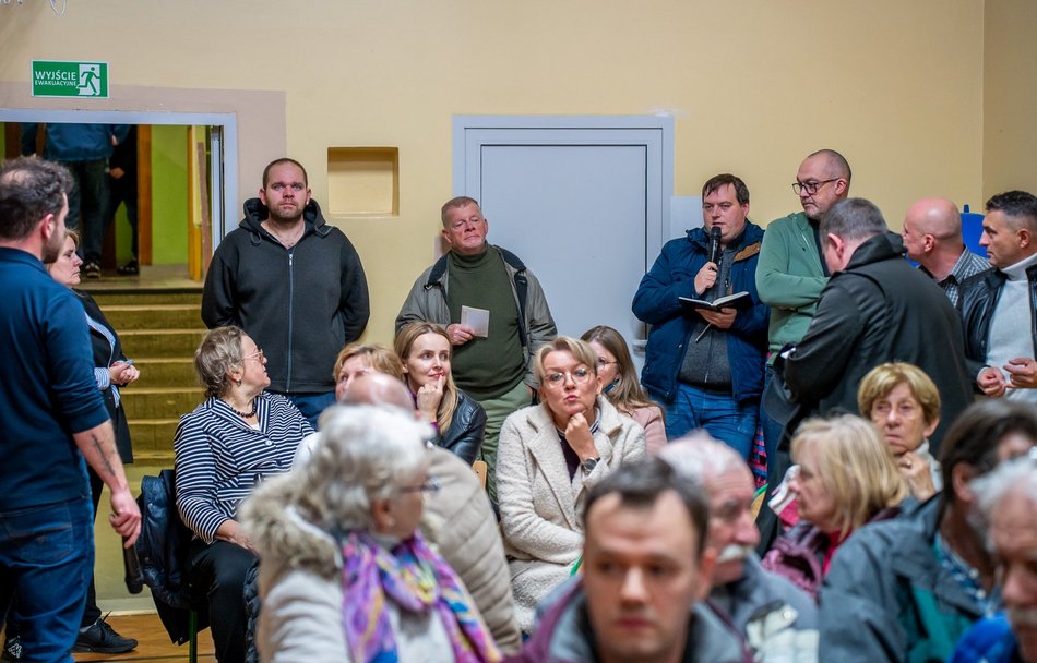 Łódź. Spotkanie o remontach dróg na Chojnach i Dąbrowie. Po raz kolejny wysoka frekwencja