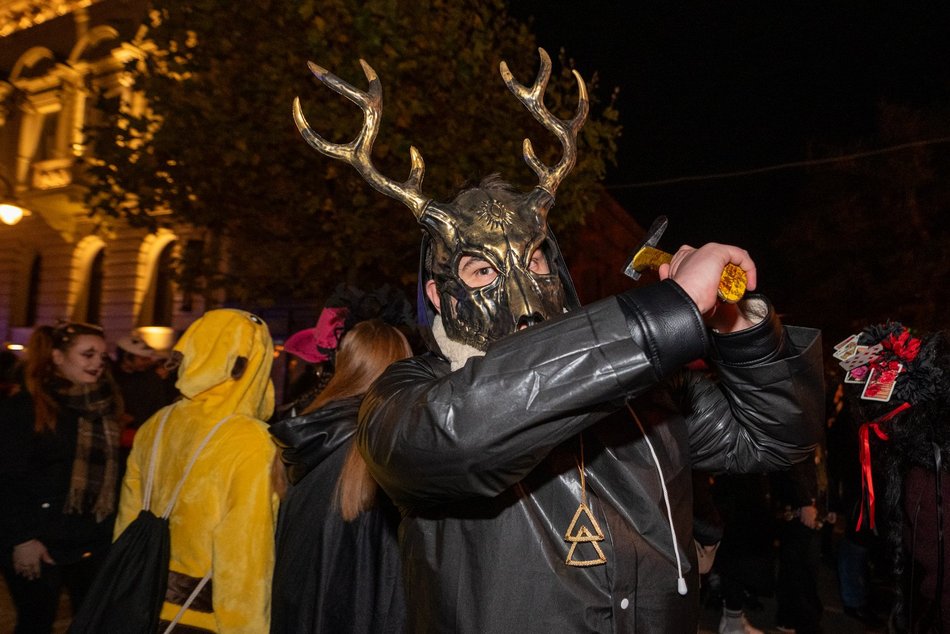 Łódź. Halloweenowa parada przeszła Piotrkowską w Łodzi. Tłumy duchów, czarownic i zombie!