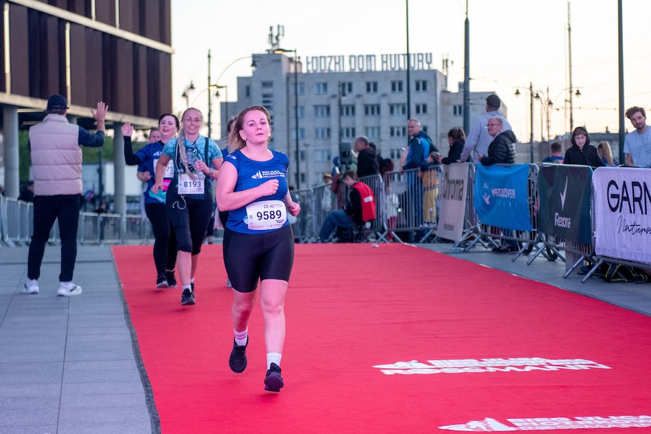 Łódź. Bieg Ulicą Piotrkowską Rossmann Run 2025 wystartował! Walka o życiowe rekordy