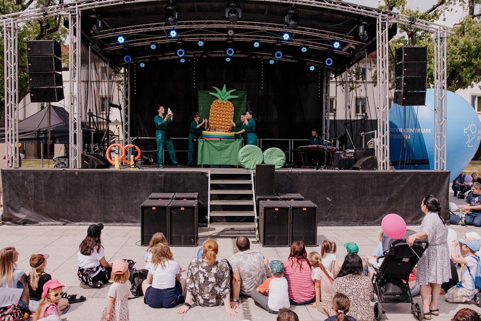 Łódź. Miejski Dzień Dziecka 2025 w Łodzi. Majka Jeżowska, dmuchańce i pokazy [ZDJĘCIA]