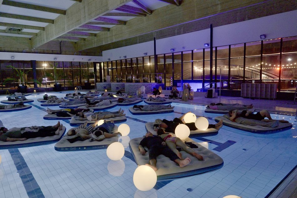 Łódź. Walentynkowy relaks w Aquaparku Fala w Łodzi przy dźwiękach mis tybetańskich