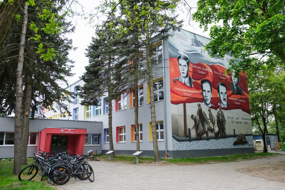 Łódź. Nowe boiska przy Szkole Podstawowej nr 182! Zagrasz tu w piłkę nożną, ręczną, koszykówkę i siatkę