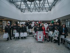 Łódź. Tradycja podtrzymana! Górnicy z Bełchatowa oddali krew i odwiedzili dzieci w Szpitalu Matki Polki w Łodzi
