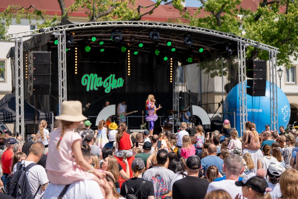 Łódź. Miejski Dzień Dziecka 2025 w Łodzi. Majka Jeżowska, dmuchańce i pokazy [ZDJĘCIA]