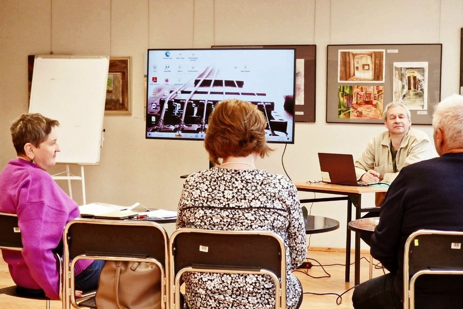 Łódź. Angielski, malarstwo, a może wyszywanie? Warsztaty dla seniorów w MSK Teofilów