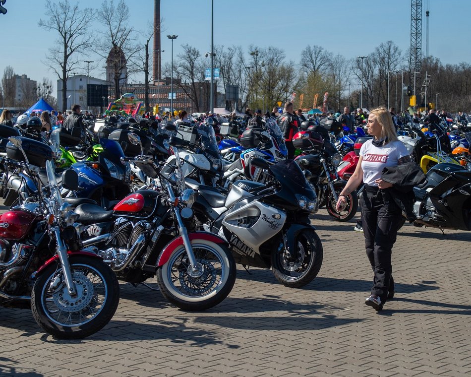 Parada motocyklistów przejechała ulicami Łodzi. Sezon rozpoczęty! Byłeś?