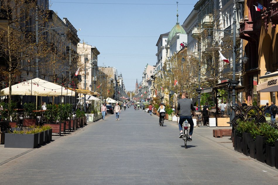 Łódź. Majówka na Piotrkowskiej w Łodzi. Tłumy spacerowiczów od rana do wieczora!