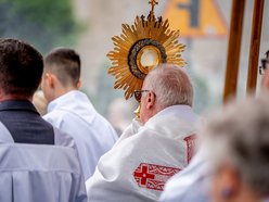 Łódź. Boże Ciało w Łodzi. Procesja z kościoła Matki Boskiej Zwycięskiej przeszła ulicami miasta