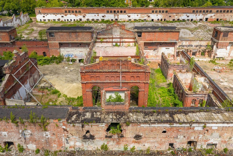 Łódź. Słynna fabryka Uniontex w Łodzi w trakcie remontu. Odwiedził ją Jan Paweł II