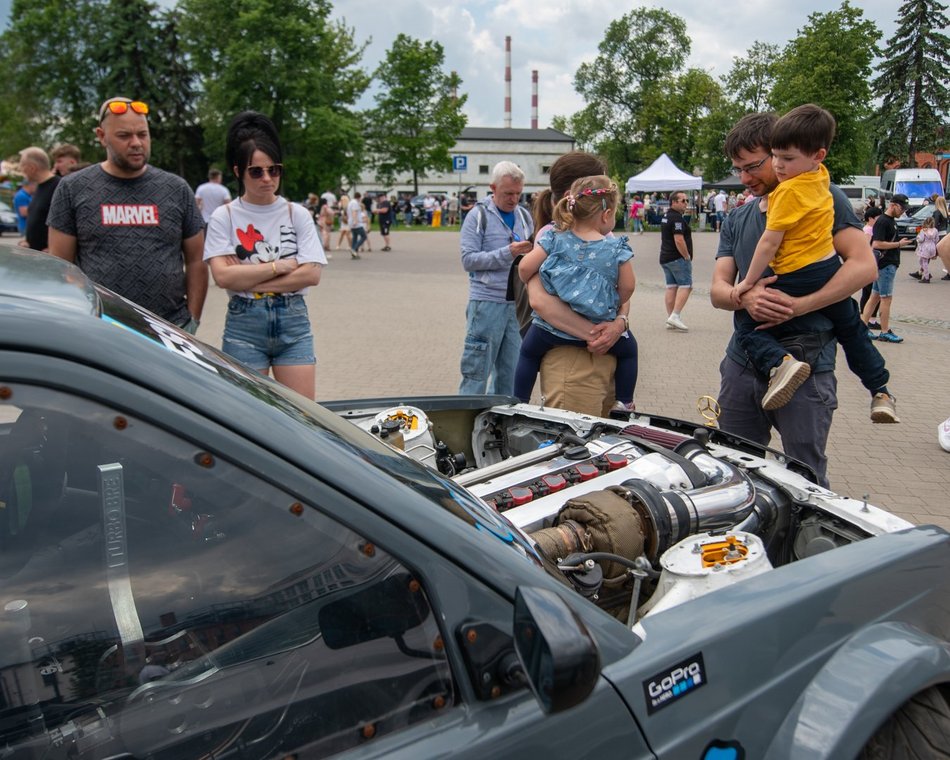 Łódź. Zlot Mercedesów w Ogrodach Geyera w Łodzi. Nie lada gratka dla fanów motoryzacji