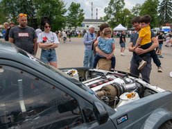Łódź. Zlot Mercedesów w Ogrodach Geyera w Łodzi. Nie lada gratka dla fanów motoryzacji