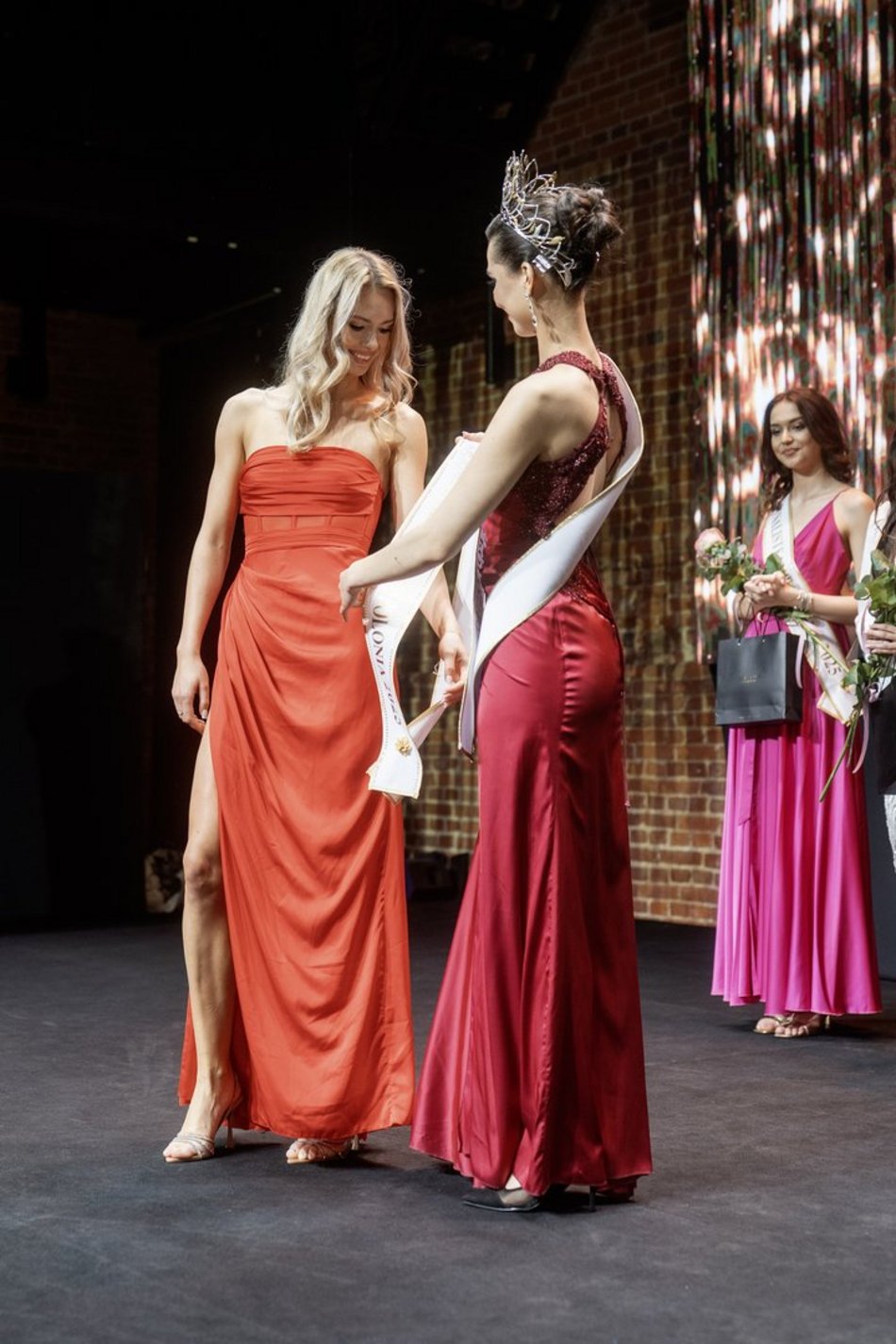 Przedstawienie finalistek Miss Polonia 2025 w Łodzi. Wzruszające pożegnanie Mai Klajdy