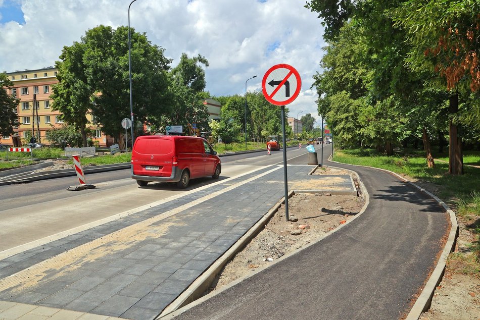 Remont Lutomierskiej. Drogowcy wzięli się już za układanie asfaltu