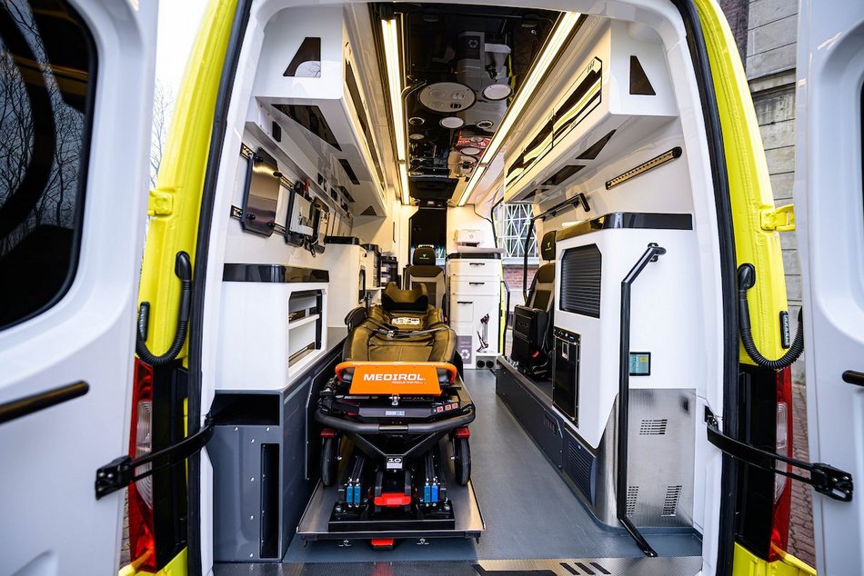 Łódź. Nowa karetka dla Miejskiego Centrum Medycznego „Jonscher”