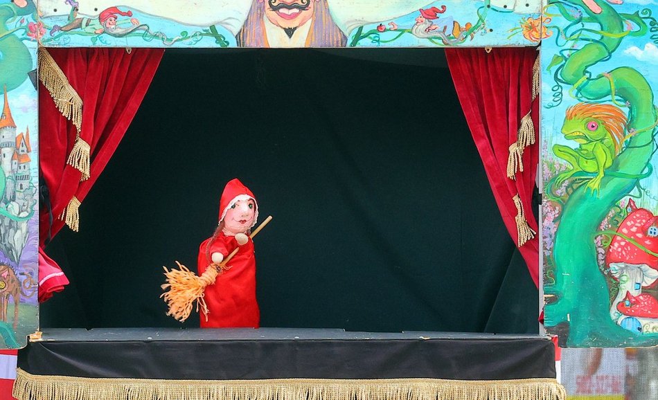 Łódź. Baśniowa Piotrkowska w Łodzi. Teatr Barnaby zachwycił najmłodszych widzów