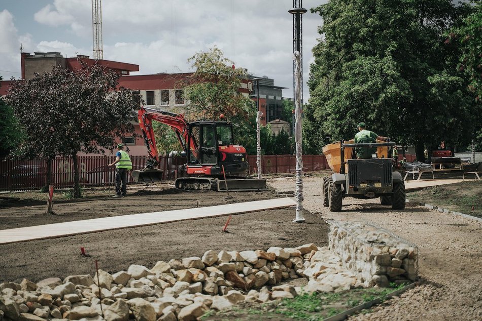 Łódź. Zielony skwer w centrum Łodzi rośnie w oczach! Jeszcze w sierpniu zakończą się prace