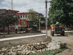 Łódź. Zielony skwer w centrum Łodzi rośnie w oczach! Jeszcze w sierpniu zakończą się prace