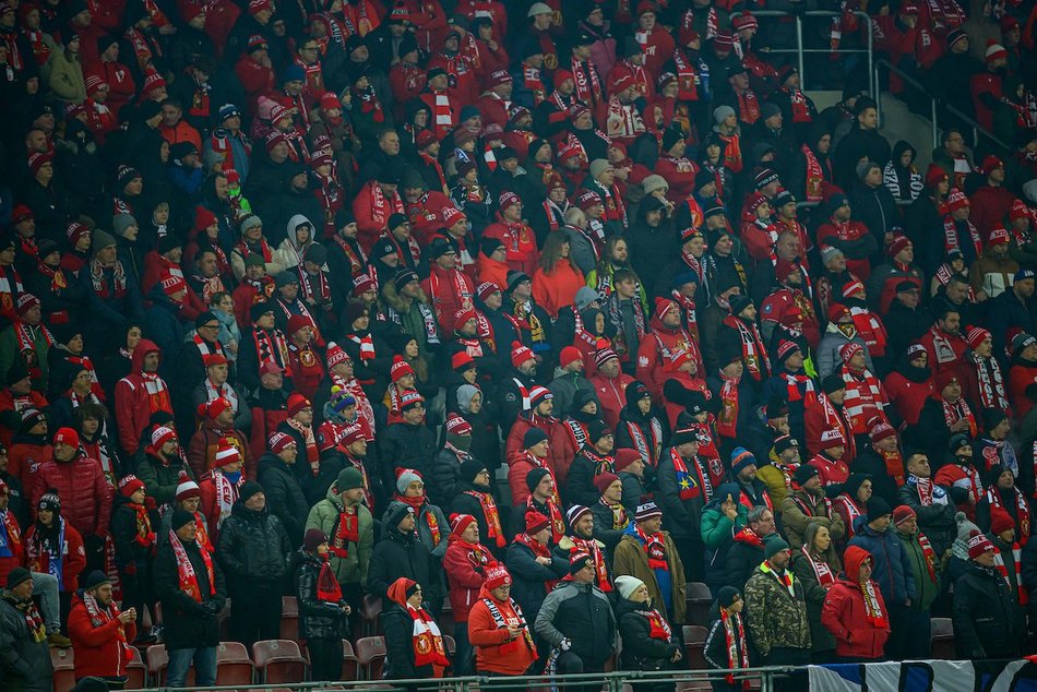 Łódź. Kibice na meczu Widzewa Łódź z Koroną Kielce