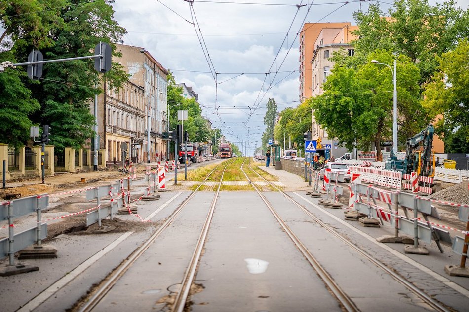 Łódź. Remont Pabianickiej w Łodzi. Powstają kolejne metry nowej nawierzchni i chodników