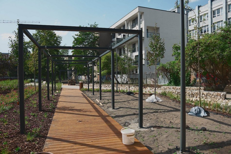 Łódź. Takiego skweru w Łodzi jeszcze nie było! Siłownia, park sensoryczny i plac zabaw już gotowe