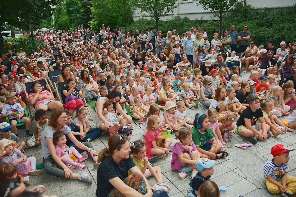 Łódź. Baśniowa Piotrkowska w Łodzi. Teatr Barnaby zapewnił dobrą zabawę całej rodzinie!