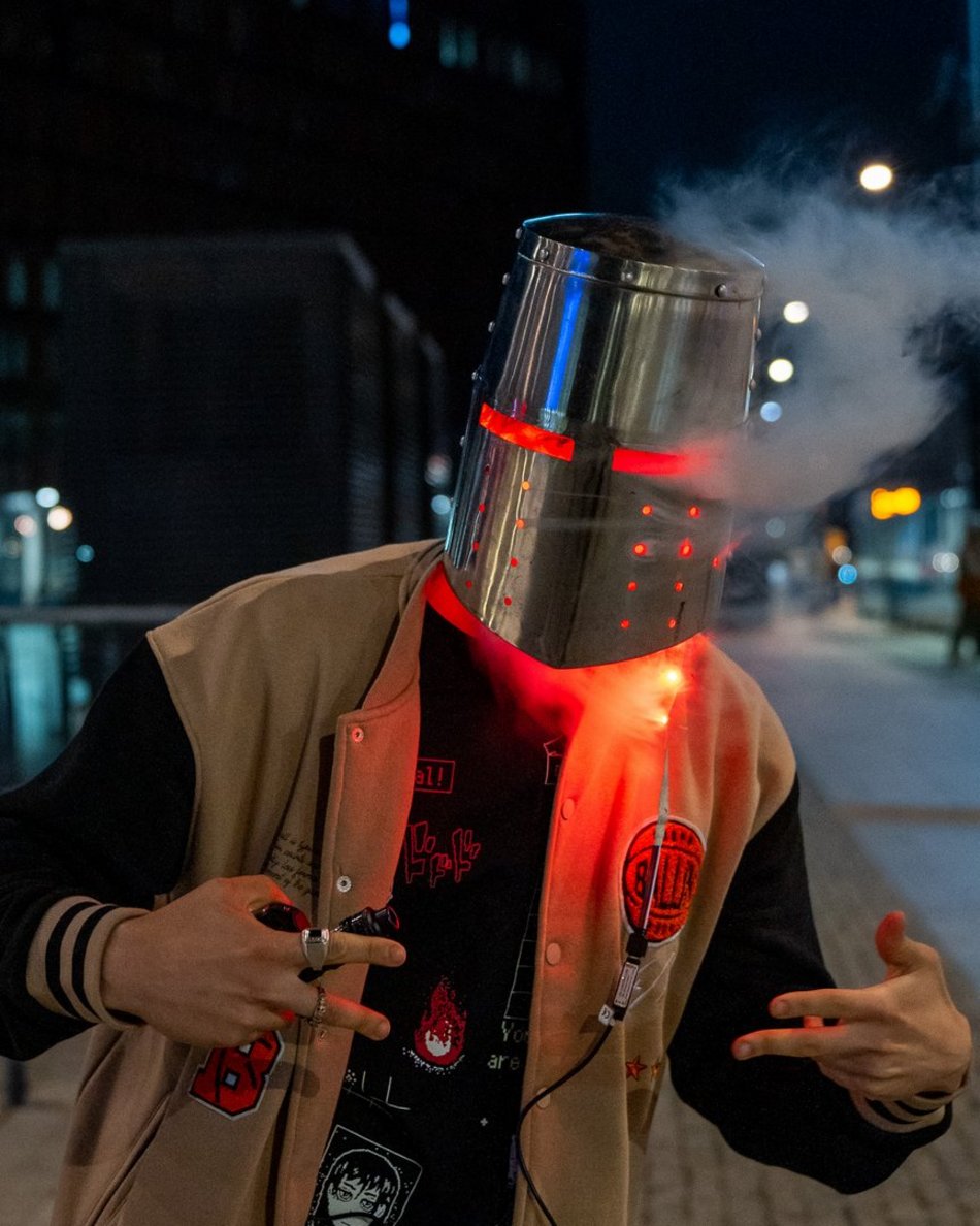 ludzie na festiwalu światła w Łodzi