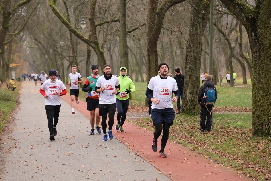Bieg Niepodległościowa 5 w parku Na Zdrowiu w Łodzi. Odszukaj się w galerii!