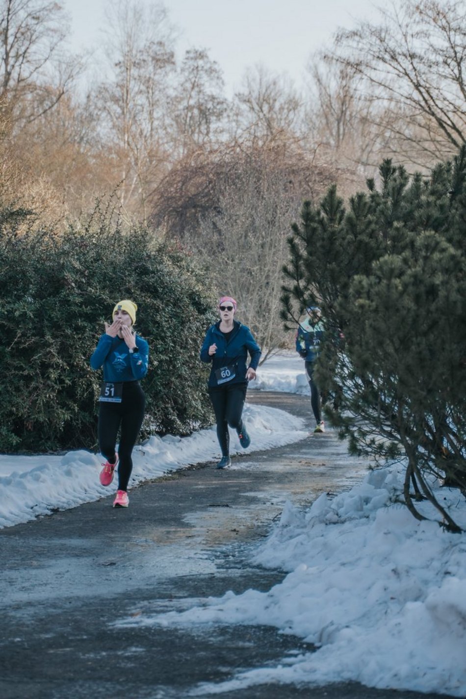 Botaniczna Piątka w Ogrodzie Botanicznym w Łodzi. Galeria z mroźnego biegu