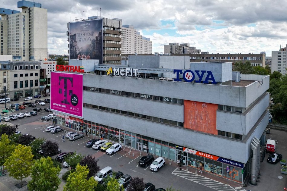 Łódź. Kultowy budynek przy Piotrkowskiej na sprzedaż! Ten 45 metrowy gigant może być twój!