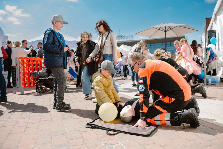 Łódź Miejski Dzień Zdrowia w Manufakturze. Nauka pierwszej pomocy, gry, zabawy, eksperci i więcej