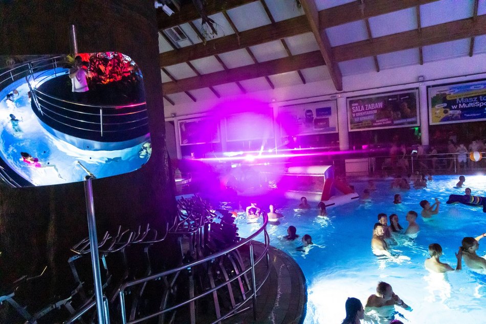 Łódź. Nocne pływanie w Aquaparku Fala w Łodzi