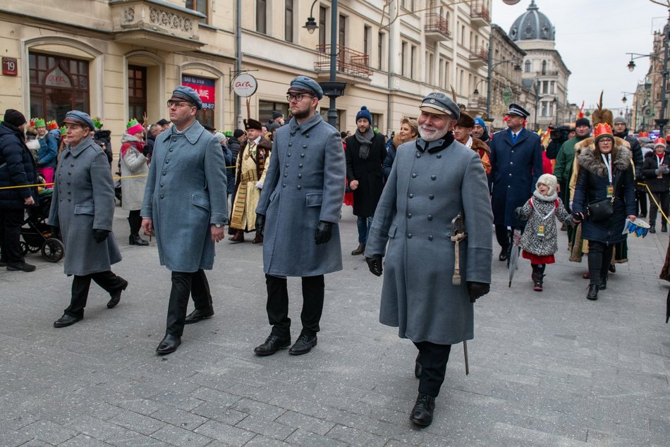 Orszak Trzech Króli w Łodzi. Tłumy łodzian świętowały w kolorowym pochodzie [ZDJĘCIA]