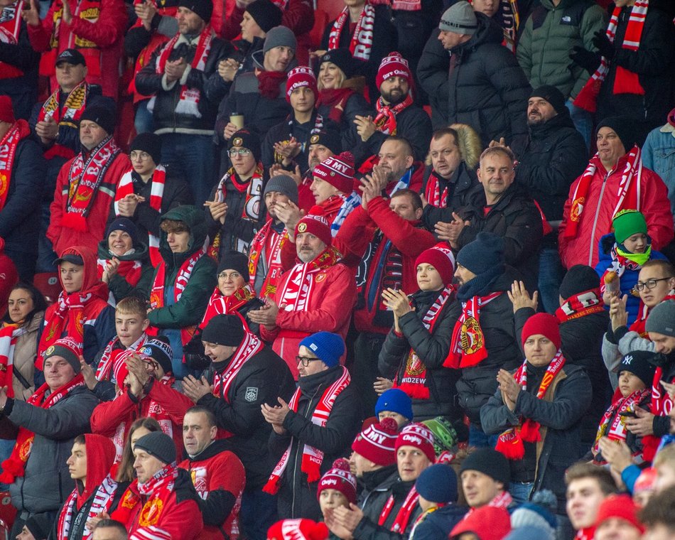 Kibice na meczu Widzewa Łódź z Pogonią Szczecin