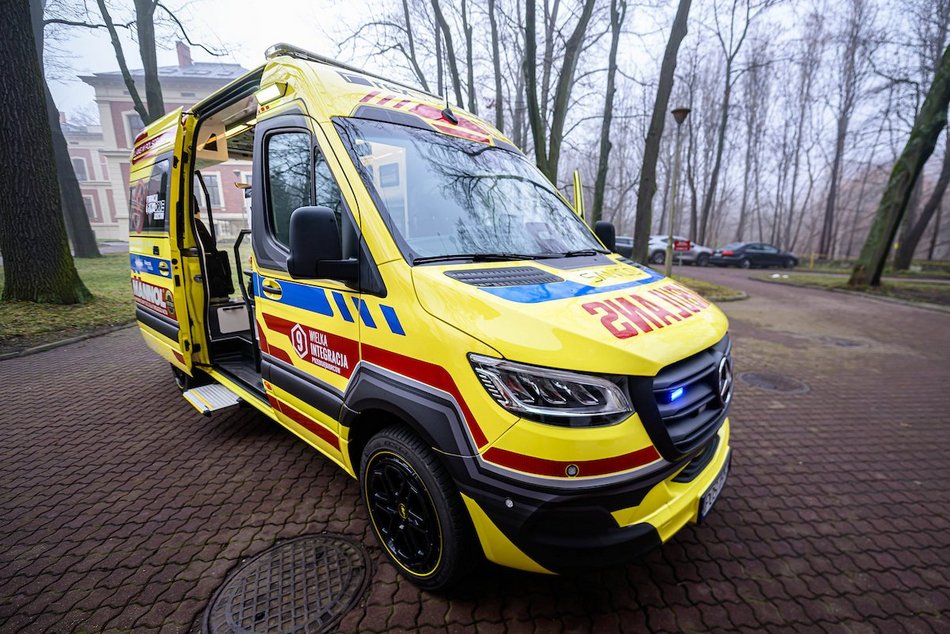 Łódź. Nowa karetka dla Miejskiego Centrum Medycznego „Jonscher”