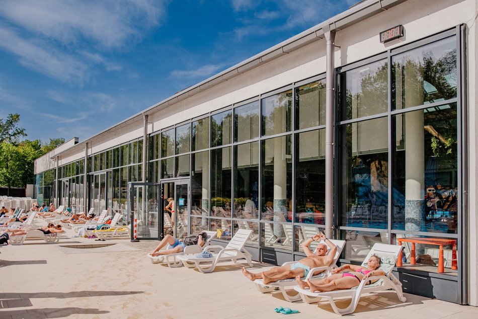 Aquapark Fala w majówkę - baseny zewnętrzne, zjeżdżalnia kamikaze