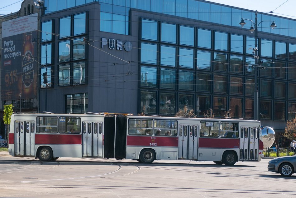 Łódź. Łódzkie Linie Turystyczne przyciągają tłumy. Kultowe pojazdy MPK Łódź znów hitem podróżnych!