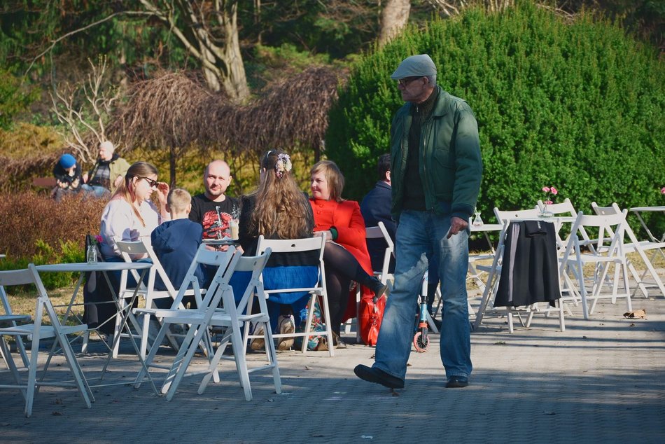 Słoneczna sobota w Parku Źródliska. Łodzianie odpoczywają od zgiełku miasta