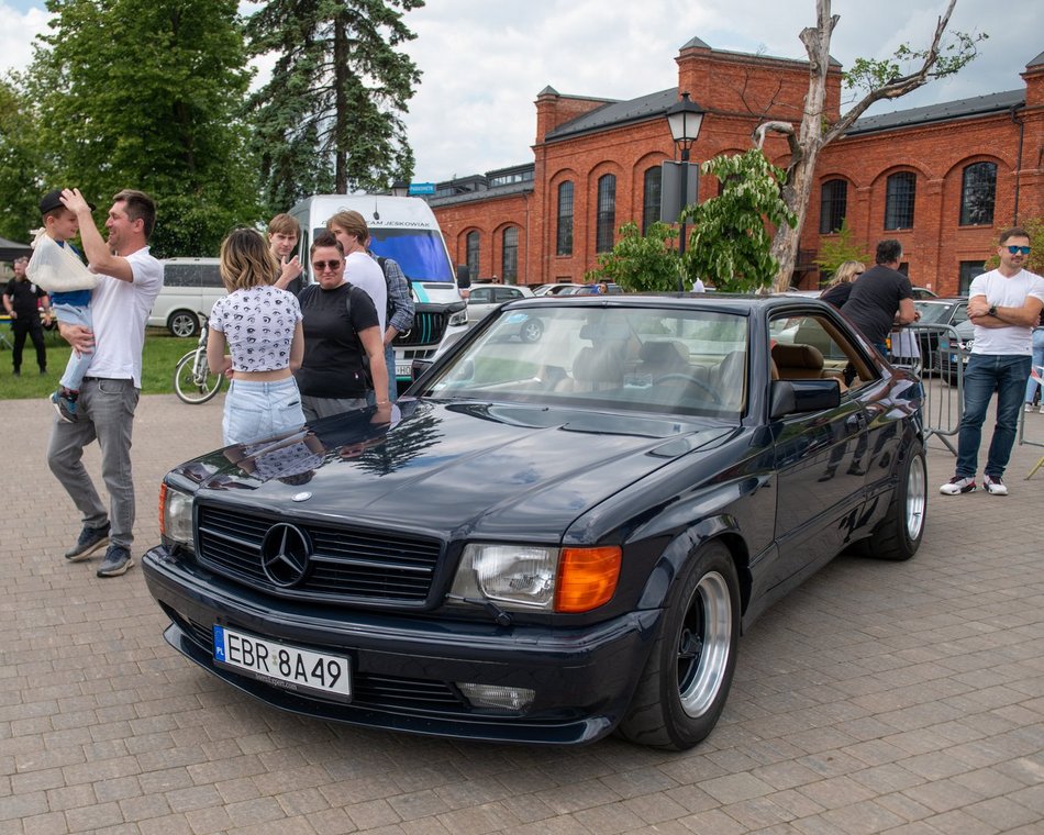 Łódź. Zlot Mercedesów w Ogrodach Geyera w Łodzi. Nie lada gratka dla fanów motoryzacji