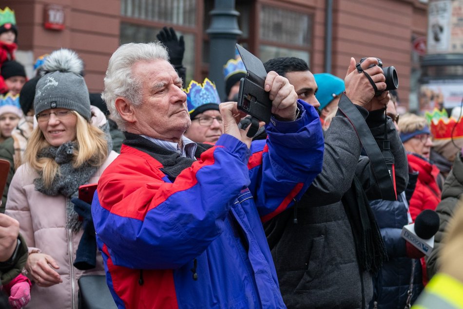 Orszak Trzech Króli w Łodzi. Tłumy łodzian świętowały w kolorowym pochodzie [ZDJĘCIA]