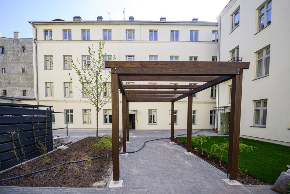 Zielone podwórka w kamienicach przy Rewolucji w Łodzi. Perełki ukryte w centrum miasta!