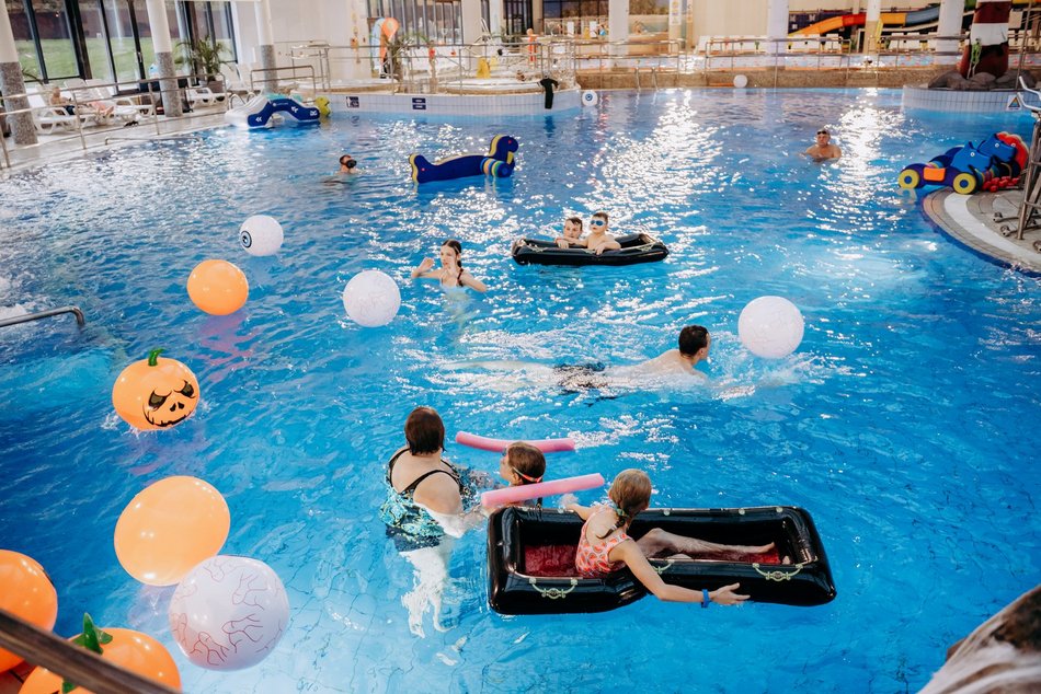Łódź. Halloween w Aquaparku Fala. Upiorna muzyka, niespodzianki i pływający kościotrup!