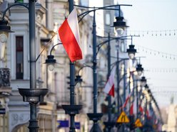 Łódź. Biało-czerwono na Piotrkowskiej. Flagi z okazji Święta Niepodległości