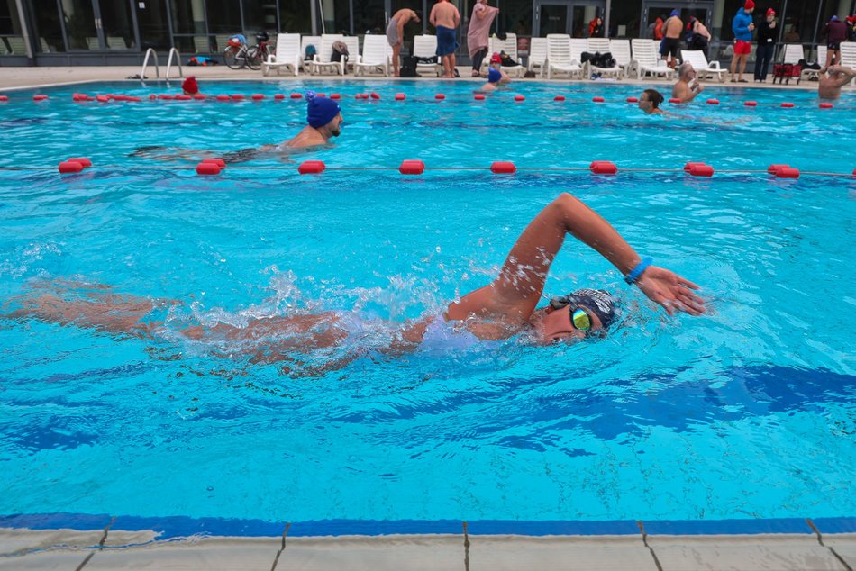 Pierwsze w tym sezonie morsowanie w Aquaparku Fala w Łodzi